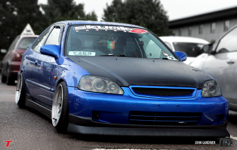 This colour was pleasing to the eye, especially in dismal conditions, also repping Skunk2.